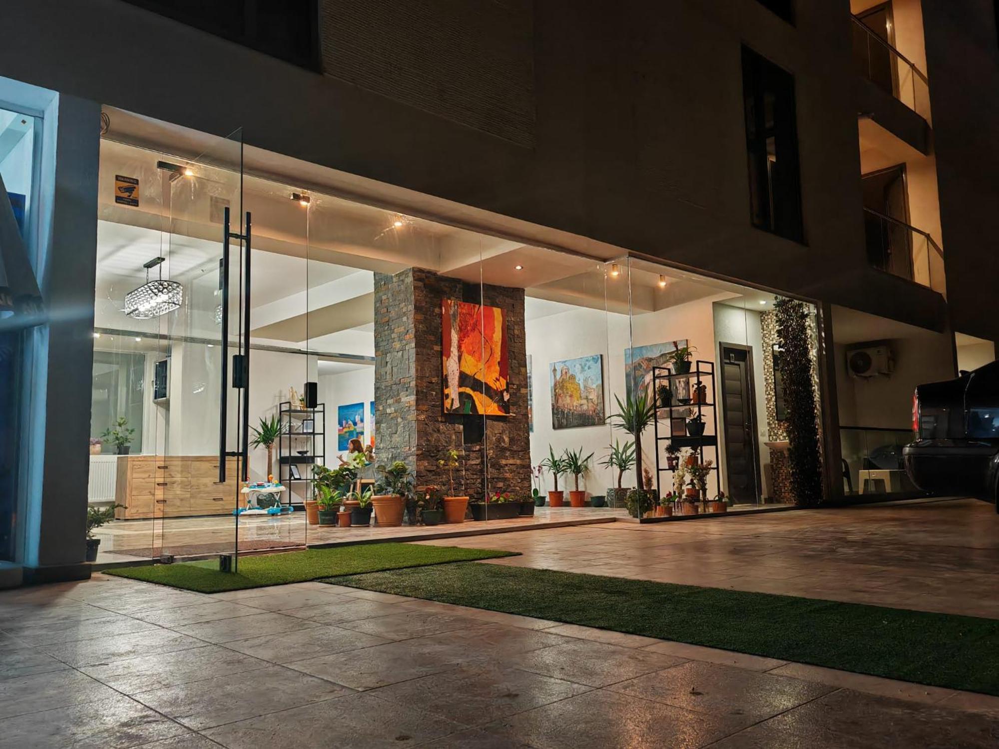 White Boutique Hotel- เอโฟริเอนอร์ด ภายนอก รูปภาพ