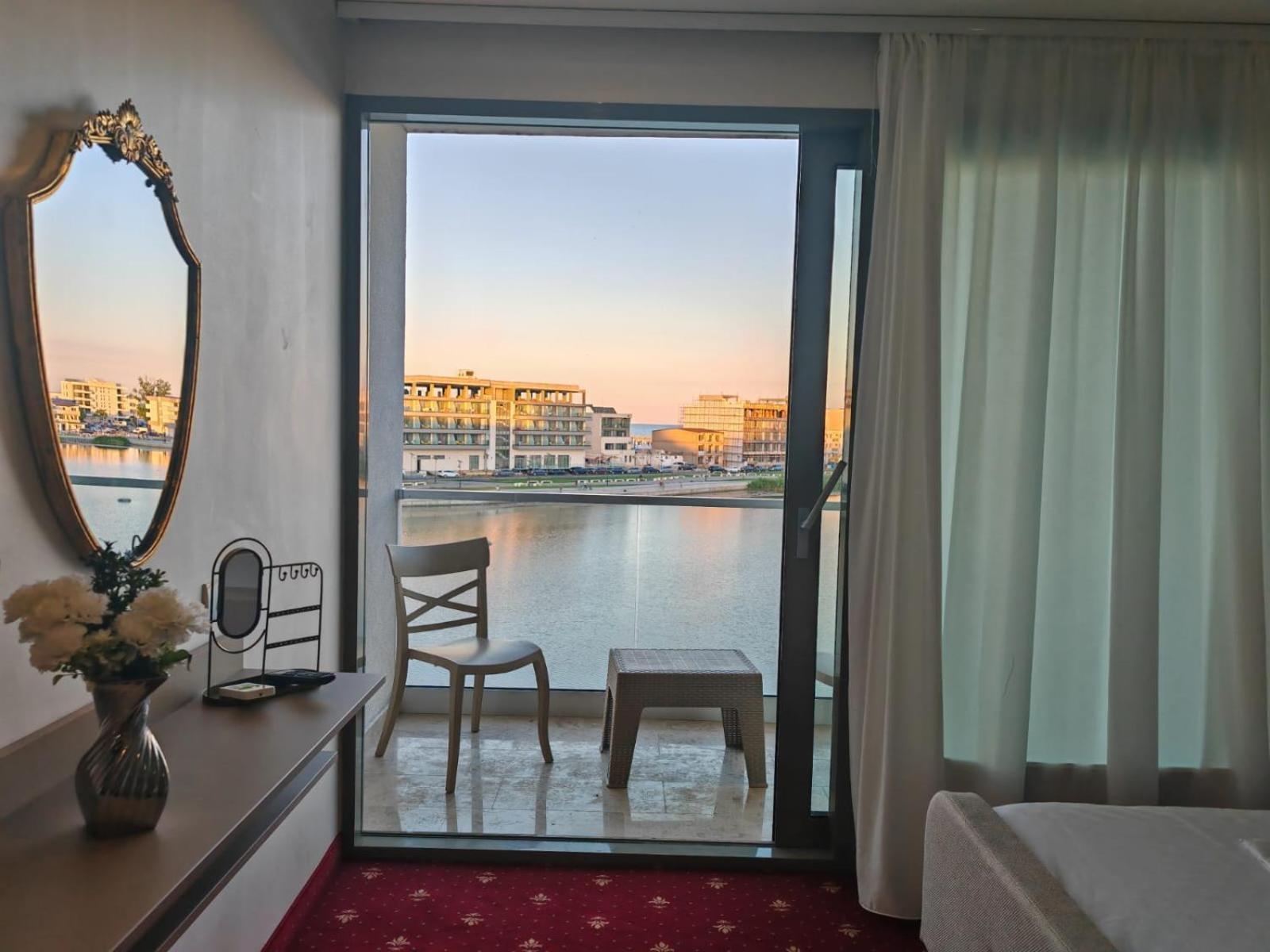 White Boutique Hotel- เอโฟริเอนอร์ด ภายนอก รูปภาพ