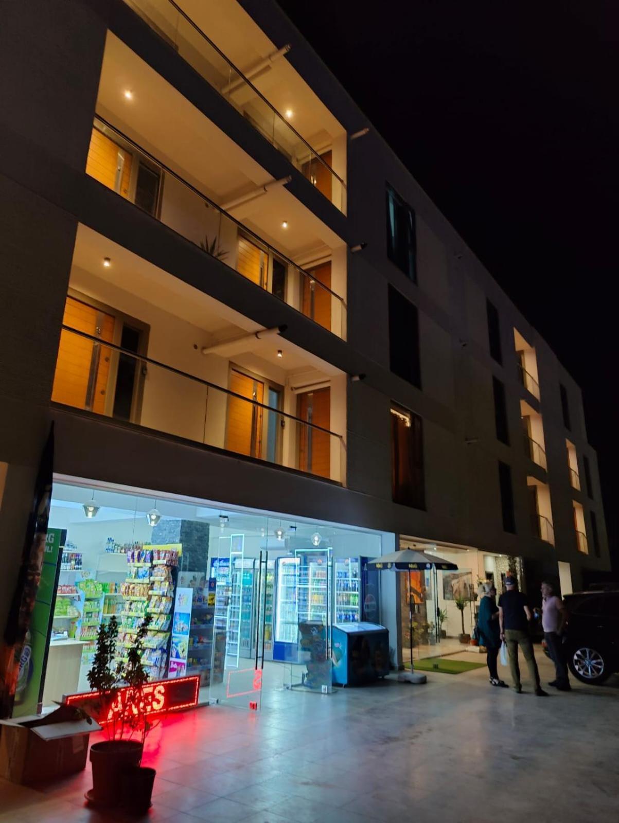 White Boutique Hotel- เอโฟริเอนอร์ด ภายนอก รูปภาพ