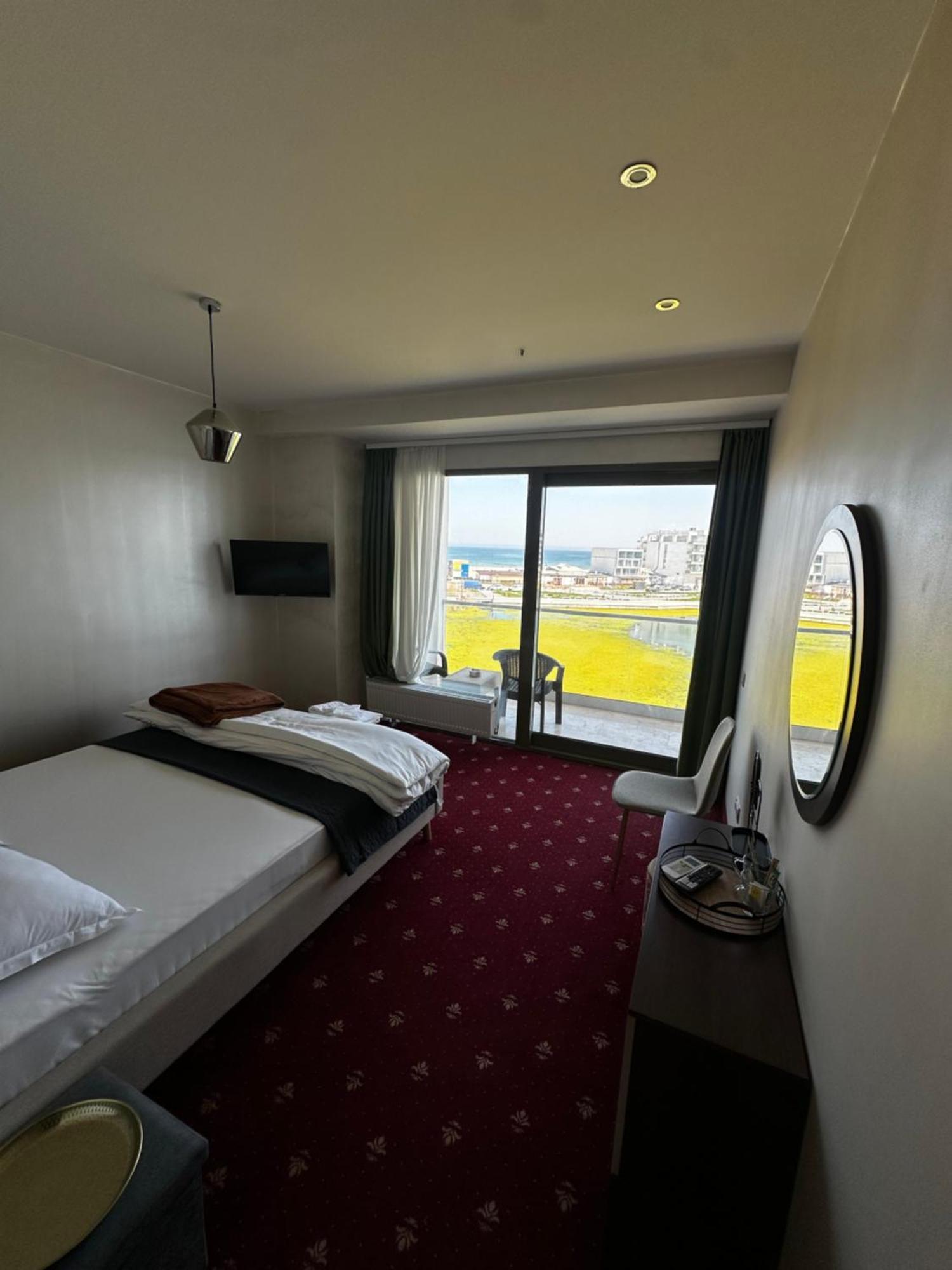 White Boutique Hotel- เอโฟริเอนอร์ด ภายนอก รูปภาพ
