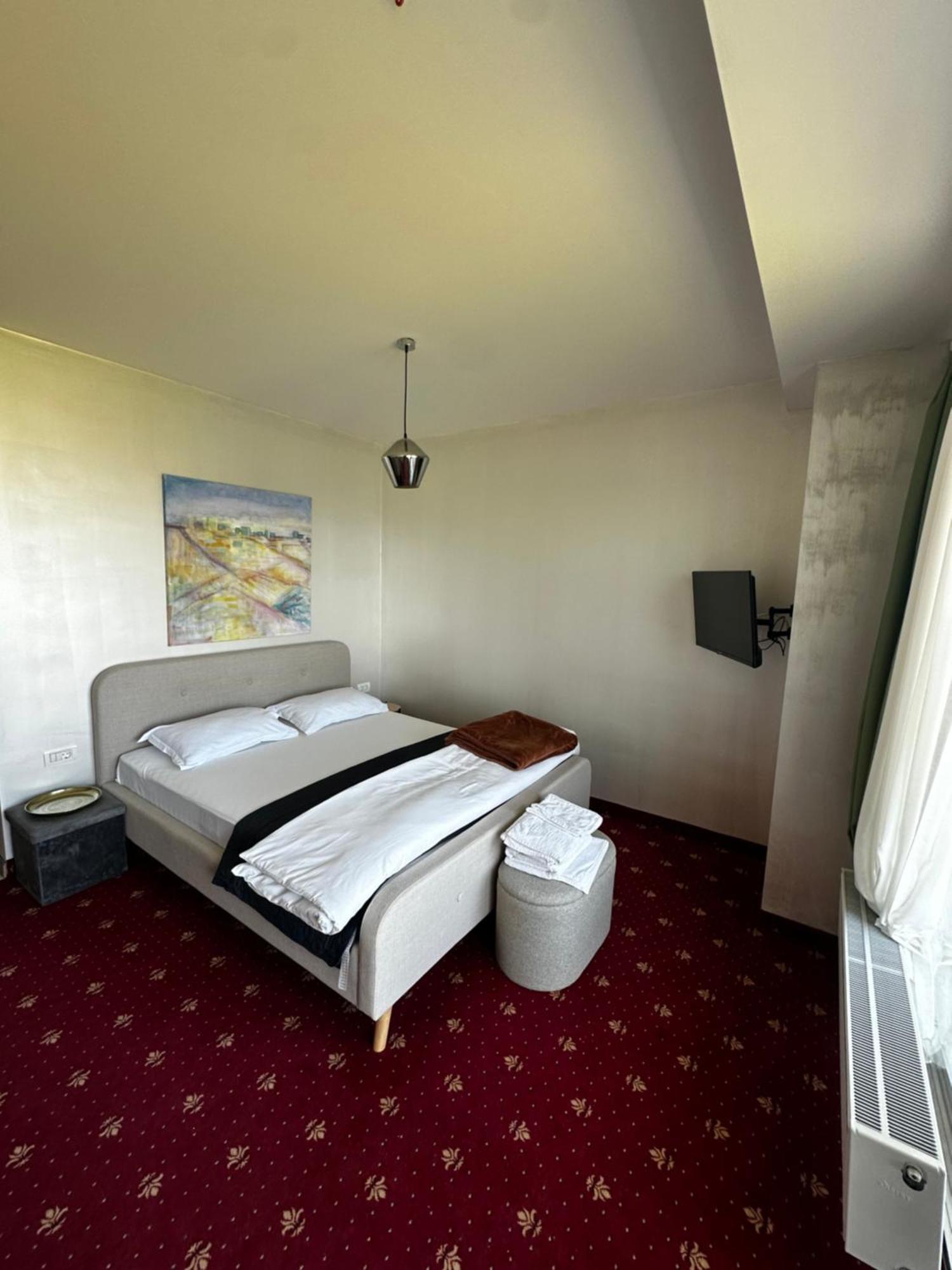 White Boutique Hotel- เอโฟริเอนอร์ด ภายนอก รูปภาพ