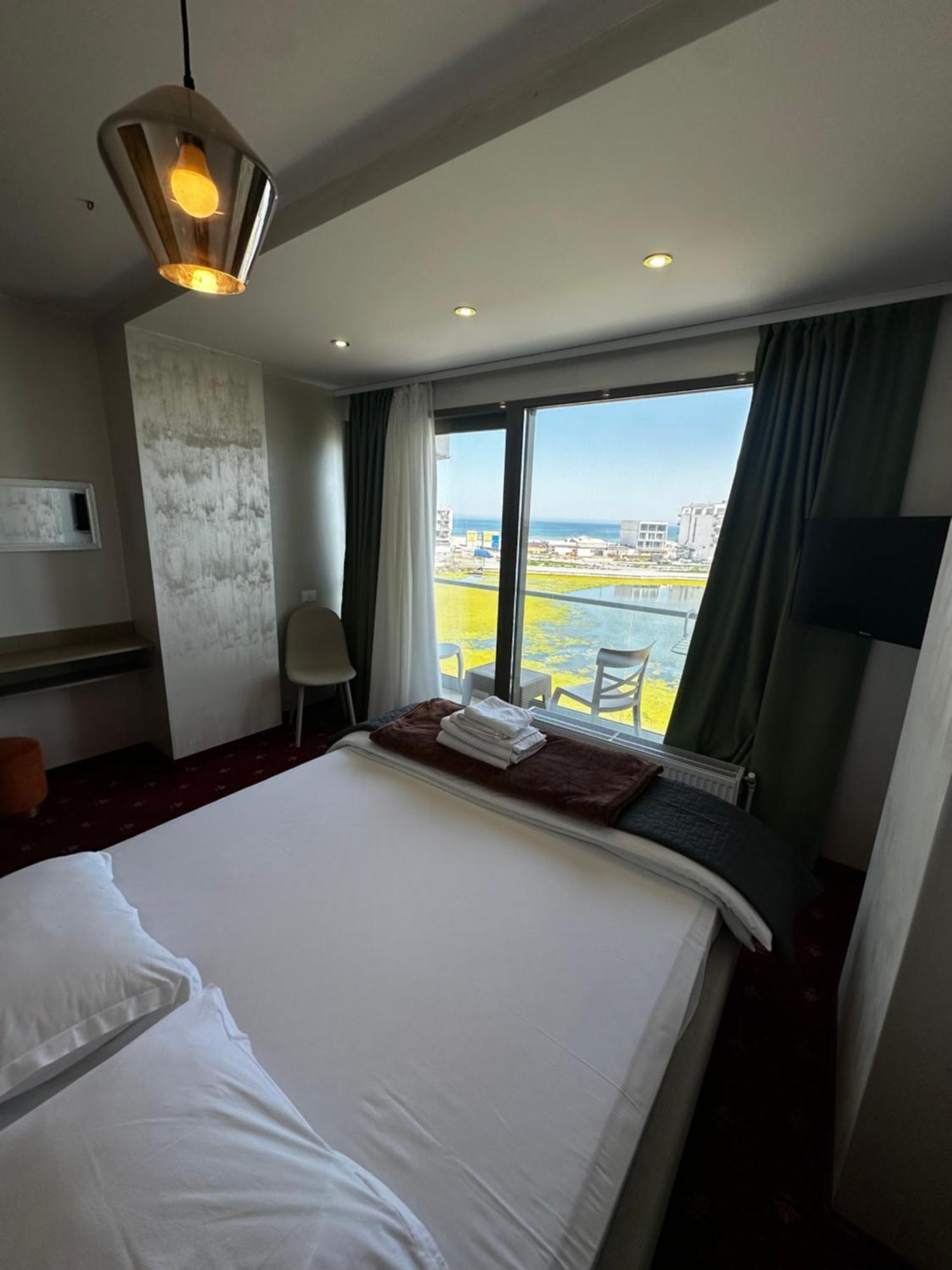 White Boutique Hotel- เอโฟริเอนอร์ด ภายนอก รูปภาพ