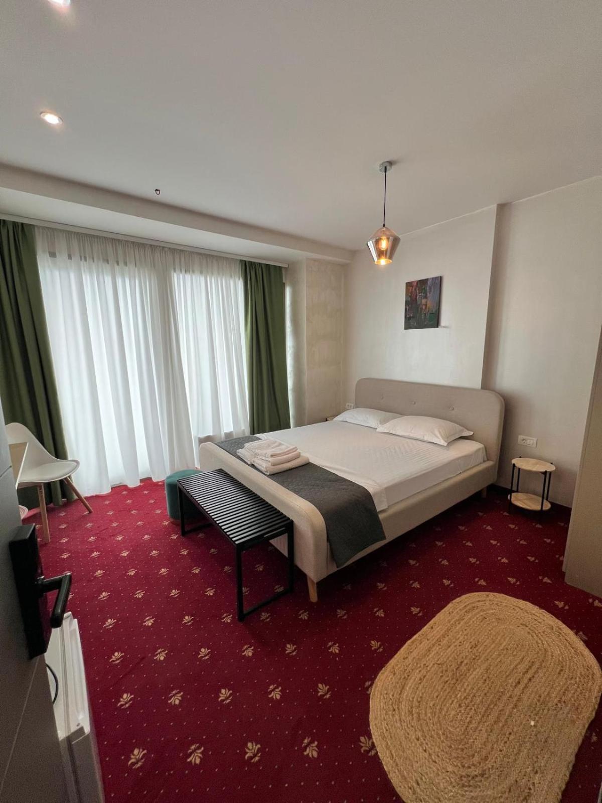 White Boutique Hotel- เอโฟริเอนอร์ด ภายนอก รูปภาพ