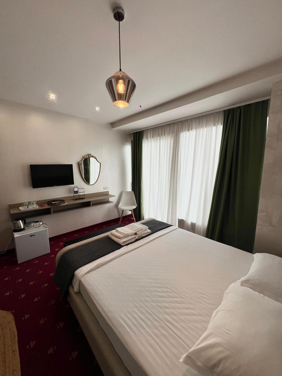 White Boutique Hotel- เอโฟริเอนอร์ด ภายนอก รูปภาพ